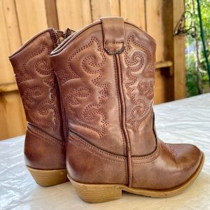 Tucker + Tate Cowboy boots. Toddler 8